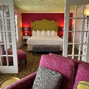 Deluxe King Suite